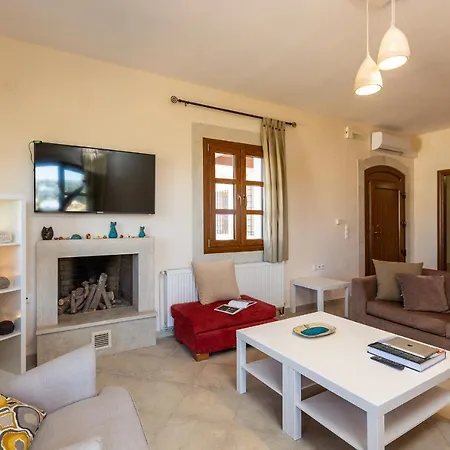 Ilys Home, A Country-chic Retreat With Pool & Bbq, By Thinkvilla * Margaritai