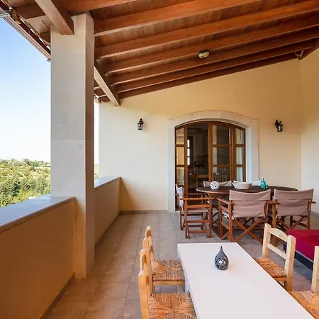 Ilys Home, A Country-chic Retreat With Pool & Bbq, By Thinkvilla *