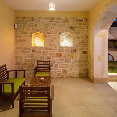 Ilys Home, A Country-chic Retreat With Pool & Bbq, By Thinkvilla Villa Margaritai