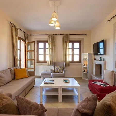 Ilys Home, A Country-chic Retreat With Pool & Bbq, By Thinkvilla * Margaritai
